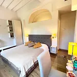 Palazzo Bruchi Bed & Breakfast 3*